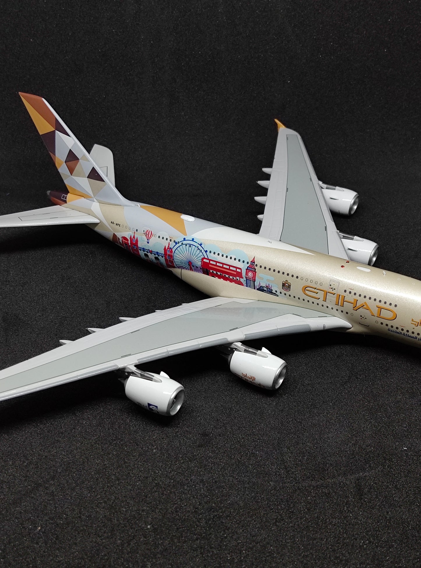 Etihad Airways Airbus A380-800 (Choose The United Kingdom Livery) A6-APE 1/400 Diecast Scale Model Aviation400 Detachable Landing Gear