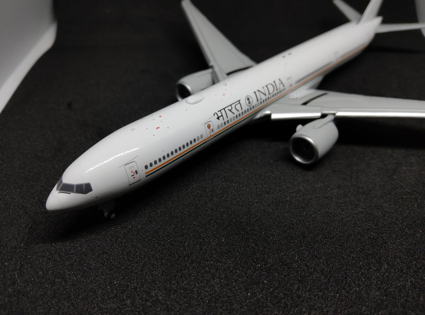 Bharat India Boeing 777-300ER VT-ALV 1/400 Aircraft Scale Model JCWings