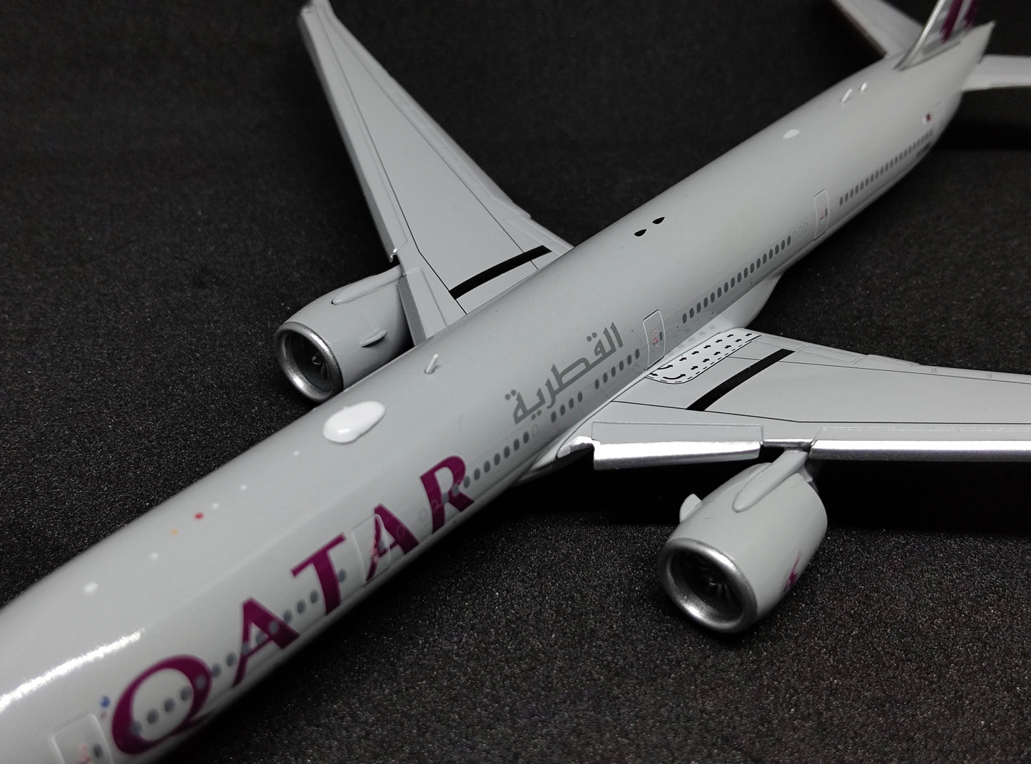 Qatar Airways Boeing 777-300ER A7-BEE (25 Years of Excellence) Flaps Down Version 1/400 Diecast Scale Model JCWings