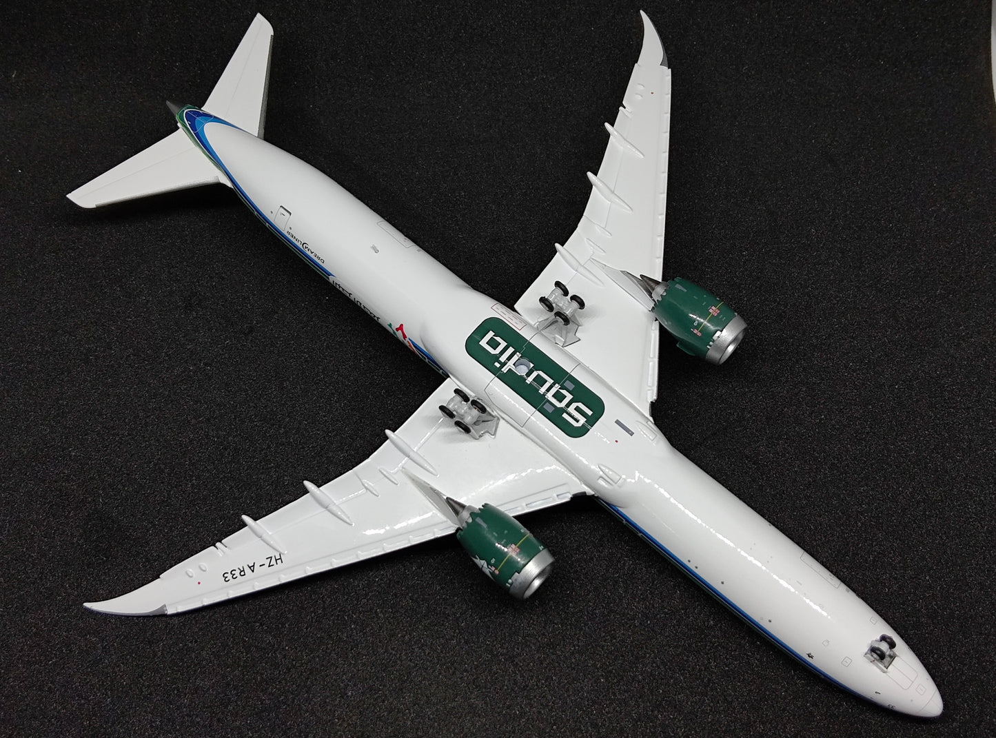 Saudia Boeing 787-10 Dream)Liner HZ-AR33 (The Red Sea) Flaps Down 1/400 Diecast Scale Model JCWings