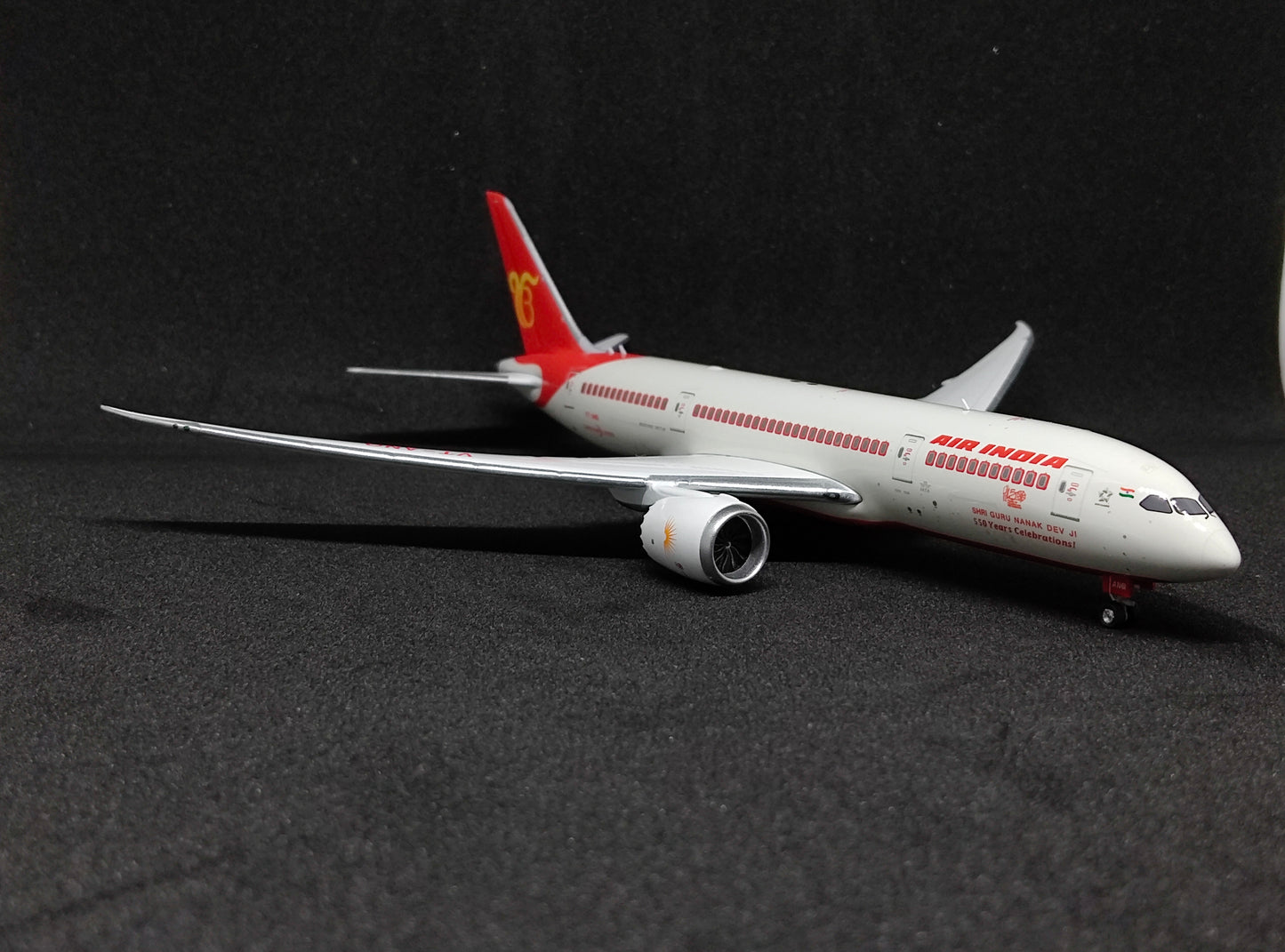 Air India Boeing 787-8 (Shri Guru Nanak Dev Ji 550 Years Celebration Livery) VT-ANQ 1/400 Aircraft Scale Model Phoenix