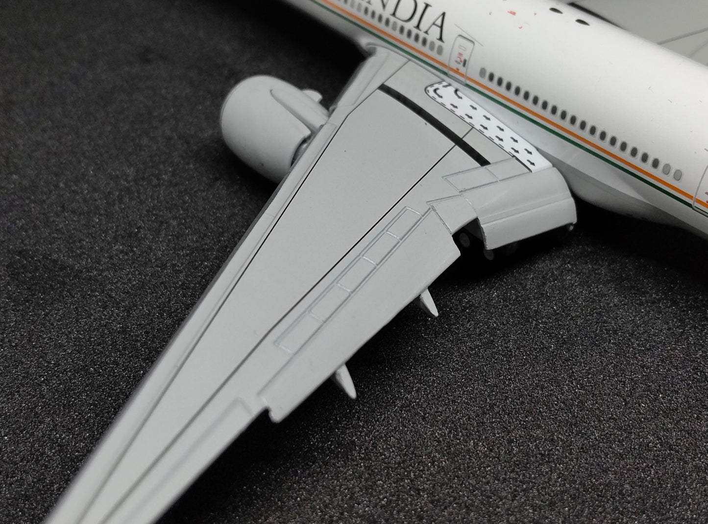 Bharat India Boeing 777-300ER VT-ALV 1/400 Aircraft Scale Model JCWings