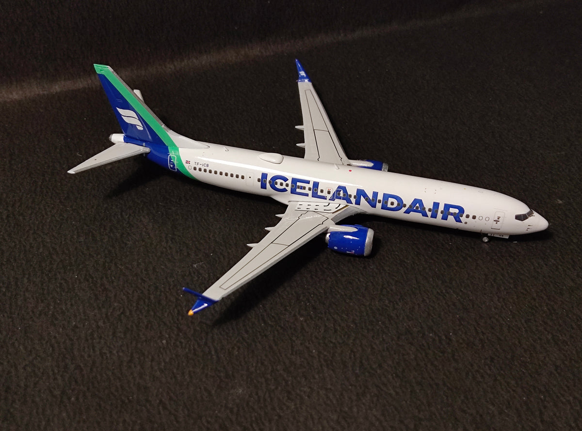 Icelandair Green Boeing B737 MAX9 TF-ICB 1/400 Diecast Scale Models Phoenix