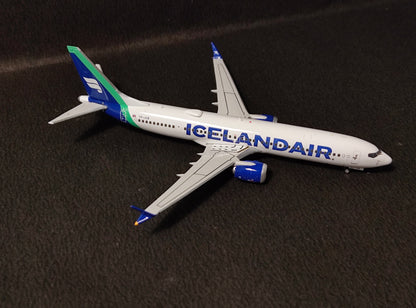 Icelandair Green Boeing B737 MAX9 TF-ICB 1/400 Diecast Scale Models Phoenix