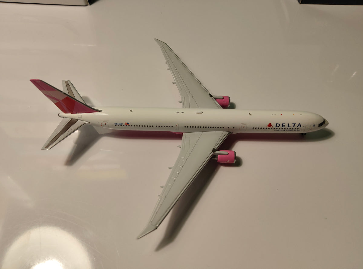 Delta Airlines Boeing B767-400 N845MH Evelyn H. Lauder (Breast Cancer Research Foundation) 1/400 Diecast Scale Model GeminiJets