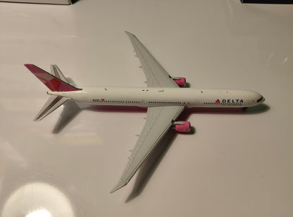 Delta Airlines Boeing B767-400 N845MH Evelyn H. Lauder (Breast Cancer Research Foundation) 1/400 Diecast Scale Model GeminiJets
