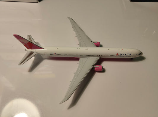 Delta Airlines Boeing B767-400 N845MH Evelyn H. Lauder (Breast Cancer Research Foundation) 1/400 Diecast Scale Model GeminiJets
