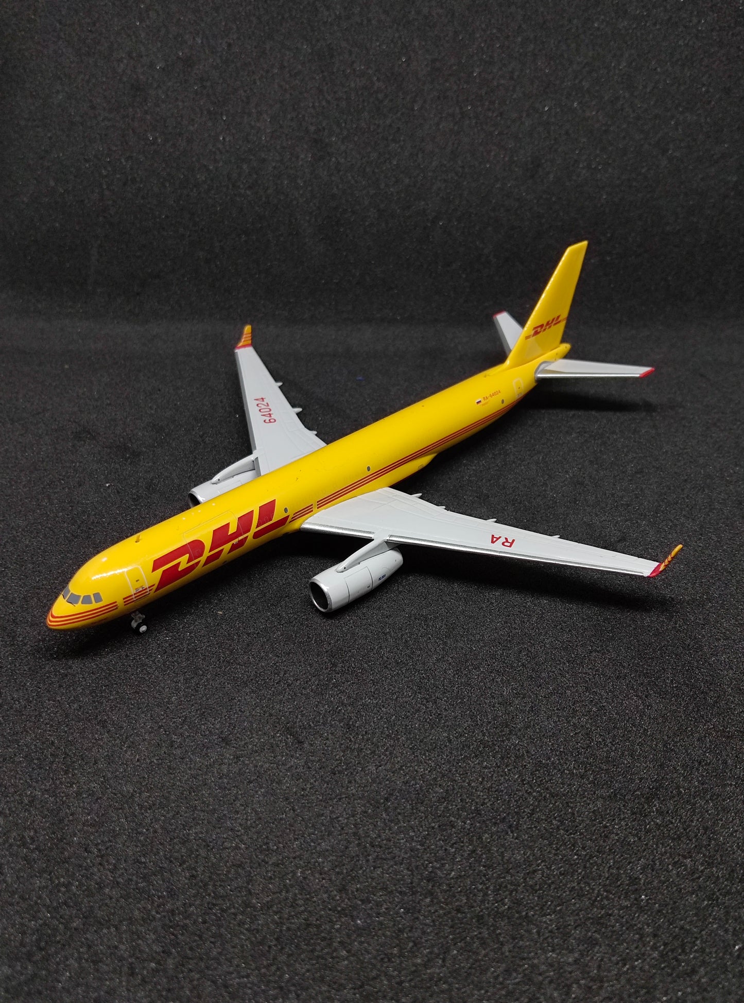 DHL Tuplov TU-204-100 RA-64024 1/400 Diecast Scale Model PandaModel