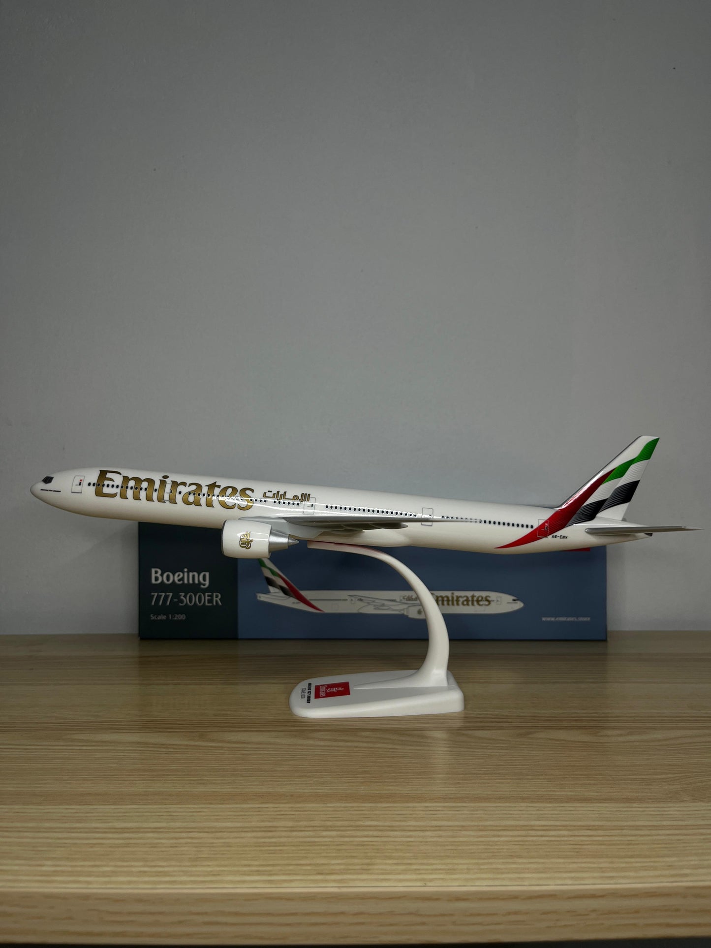 Emirates Boeing 777-300ER A6-ENV 1/200 Snap Fit Scale Model