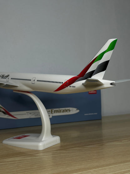 Emirates Boeing 777-300ER A6-ENV 1/200 Snap Fit Scale Model