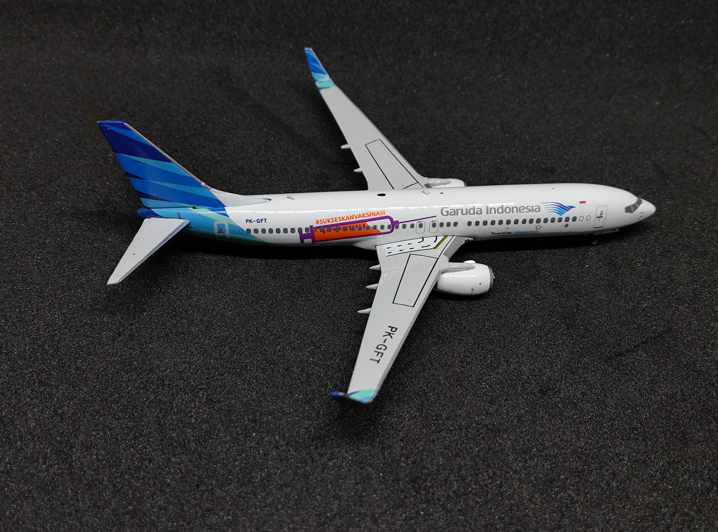 Garuda Indonesia Boeing B737-800 PK-GFT (#SukseskanVaksinasi Livery) 1/400 Diecast Scale Model Phoenix