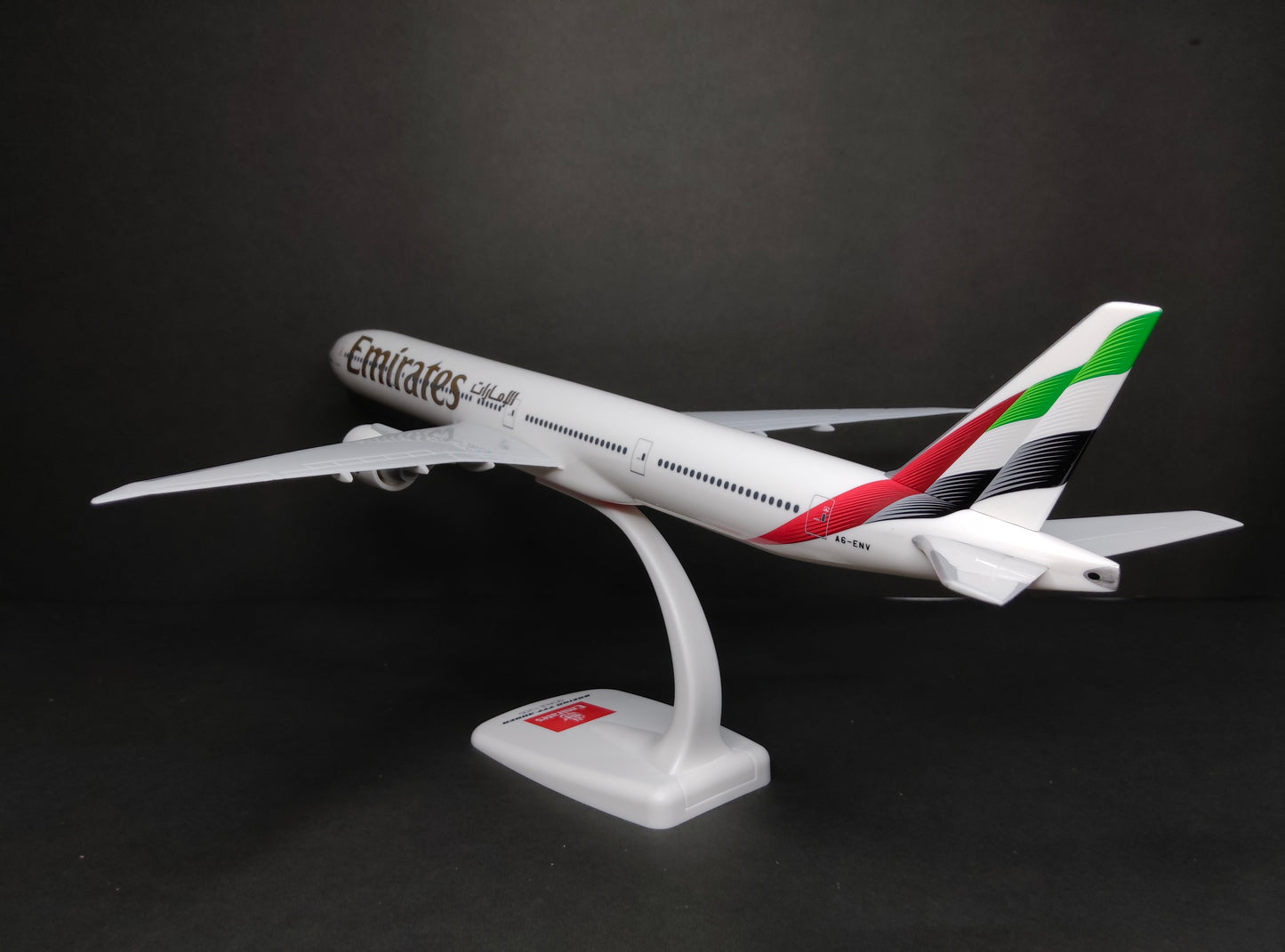 Emirates Boeing 777-300ER A6-ENV (New Livery) 1/200 Snap Fit Scale Model