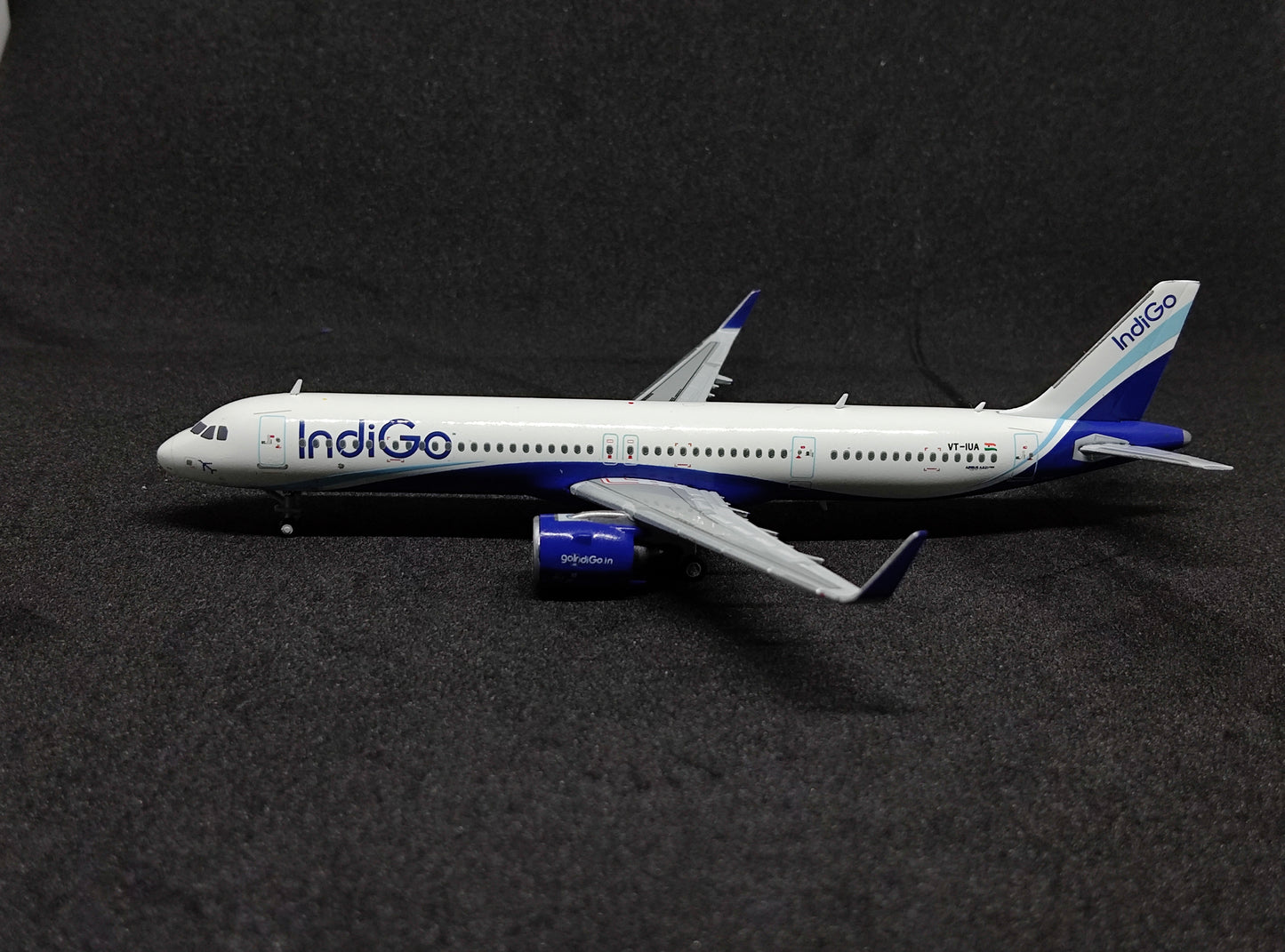IndiGo Airbus A321neo VT-IUA 1/400 Diecast Scale Model JCWings