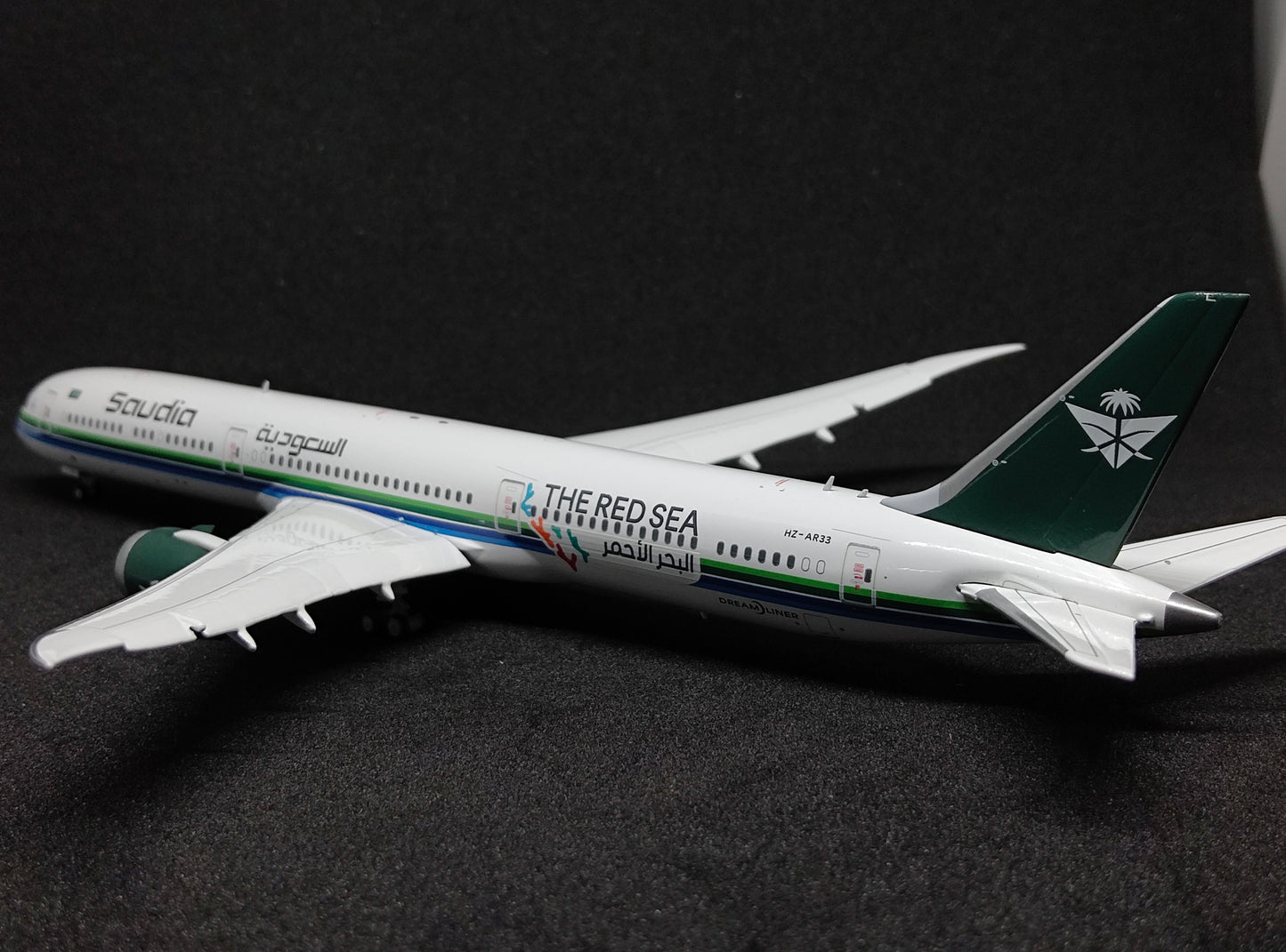 Saudia Boeing 787-10 Dream)Liner HZ-AR33 (The Red Sea) Flaps Down 1/400 Diecast Scale Model JCWings