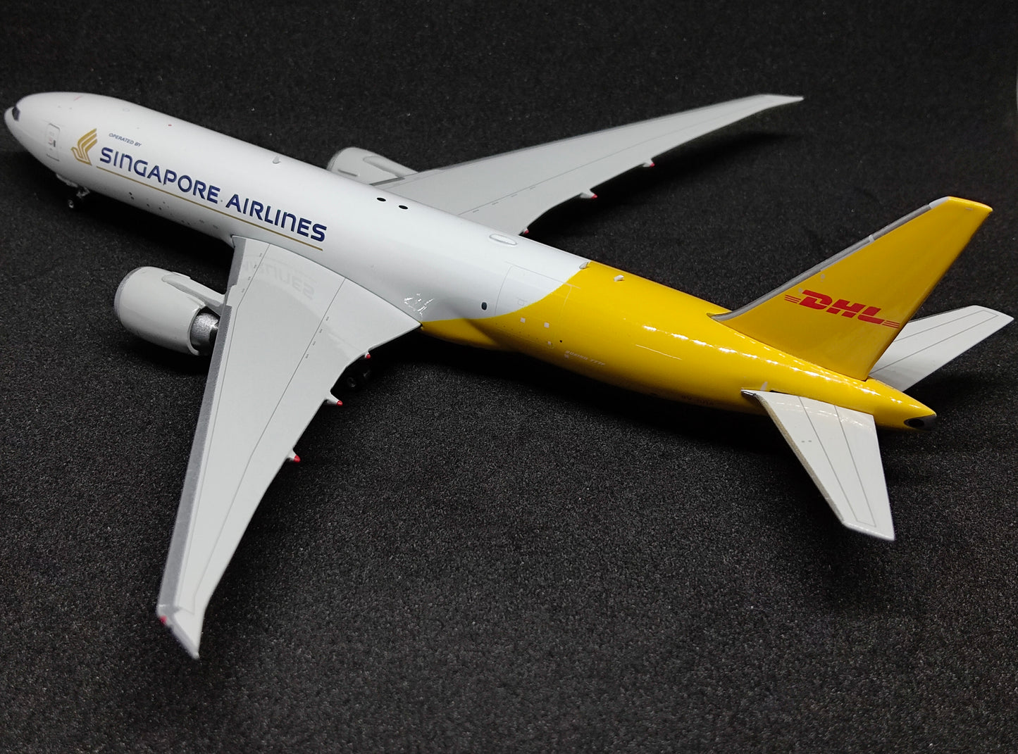 Singapore Airlines Cargo DHL Boeing 777-200LRF 9V-DHA 1/400 Phoenix Models