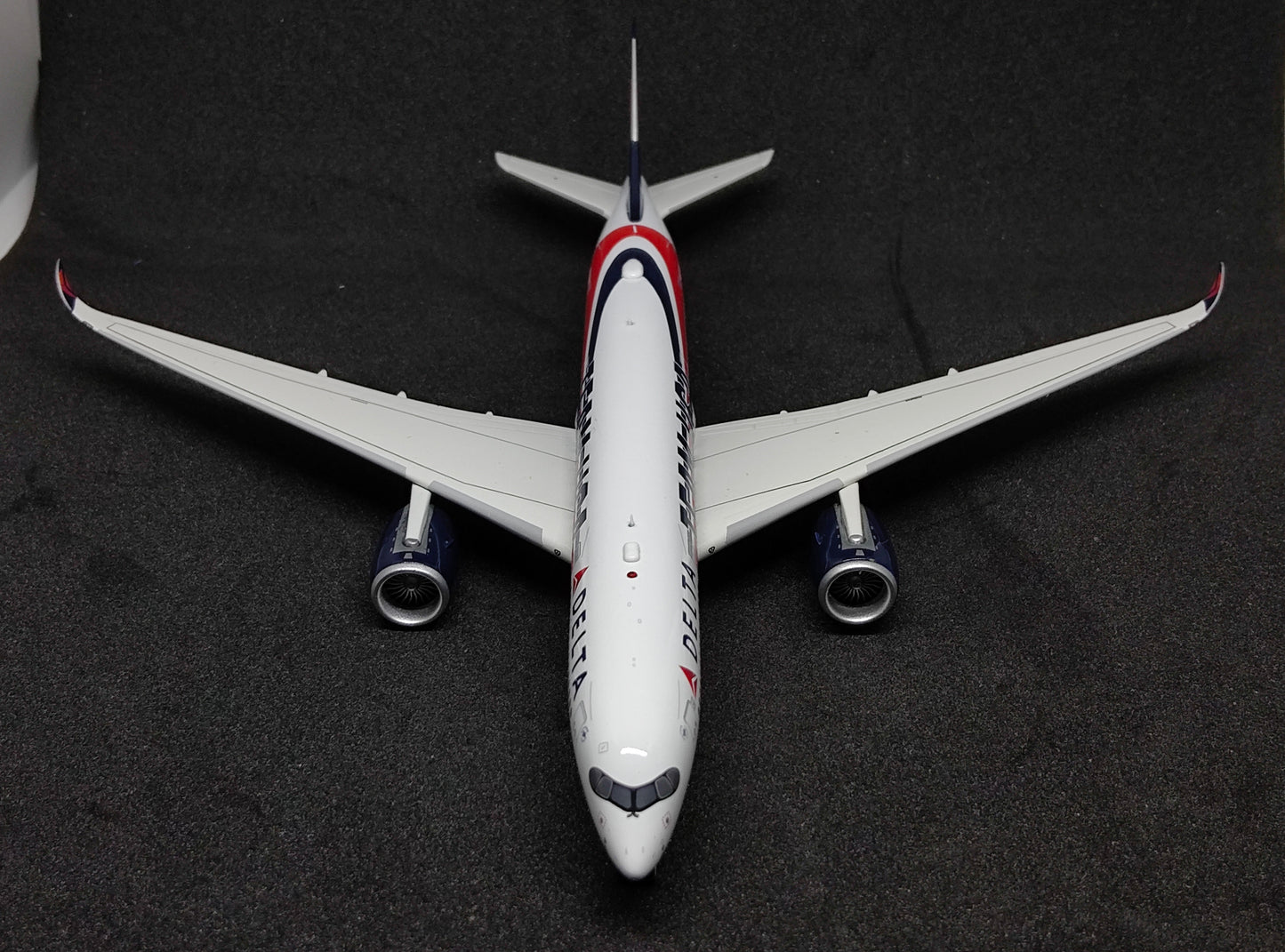 Delta Airlines (Team USA livery) Airbus A350-900 N521DN 1/400 Diecast Scale Model Aviation400 Detachable Landing Gear