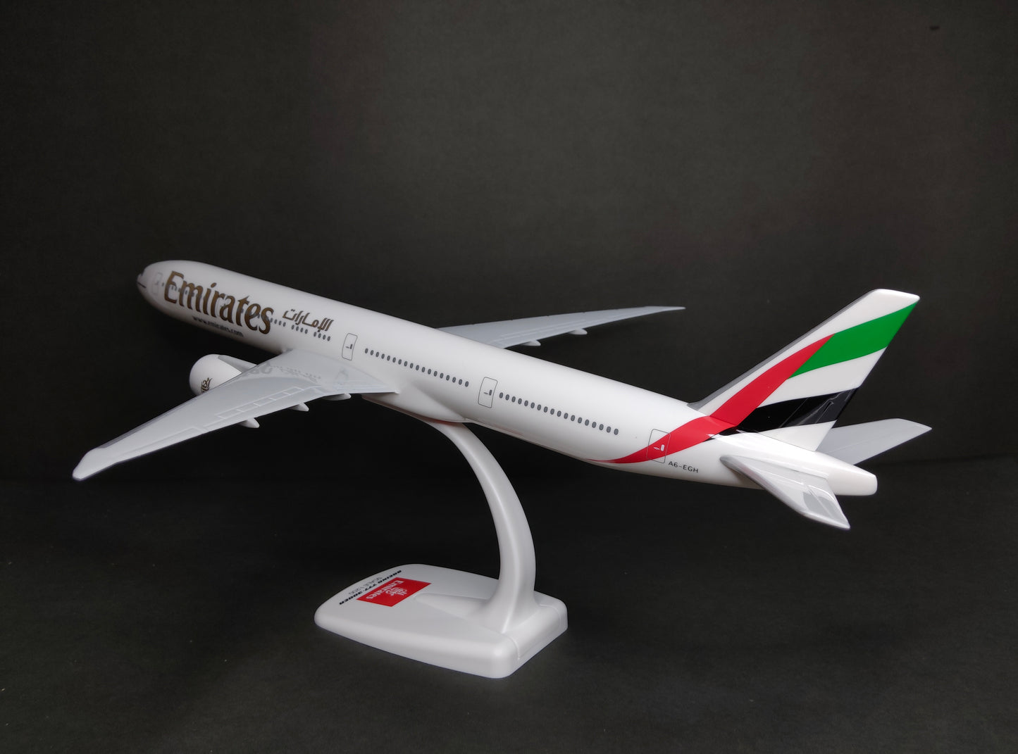 Emirates Boeing B777-300ER A6-EGH 1/200 Scale Snap Fit Model