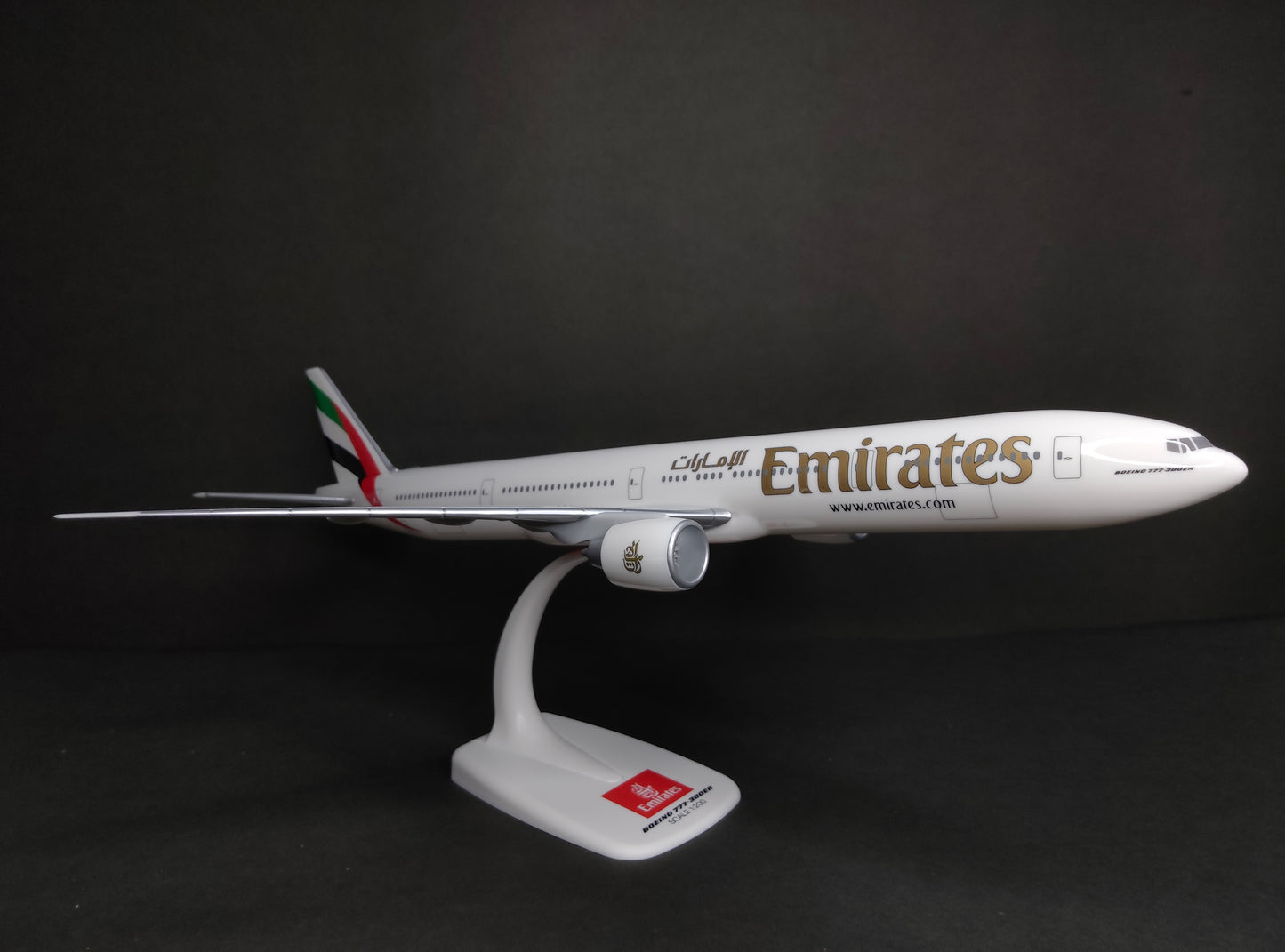 Emirates Boeing B777-300ER A6-EGH 1/200 Scale Snap Fit Model