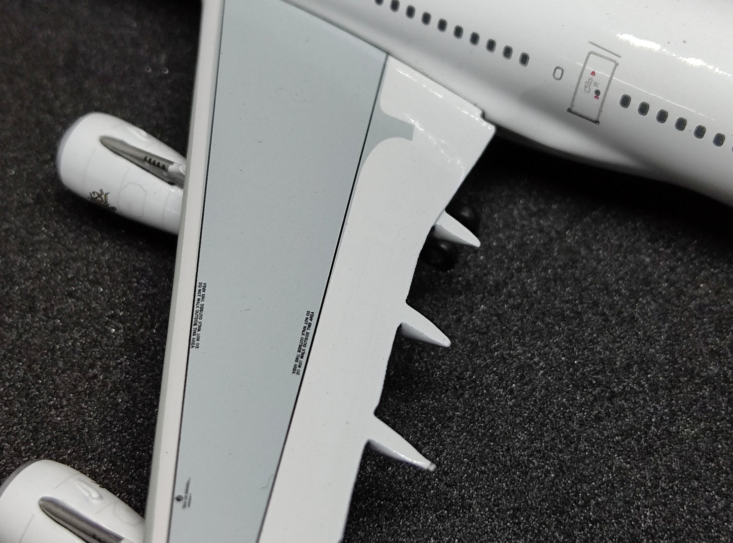 Emirates Airbus A340-300 A6-ERS 1/400 Diecast Model Aviation400