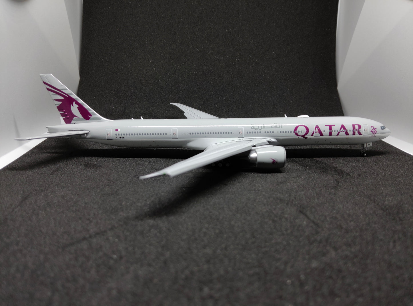 Qatar Airways Boeing 777-300ER A7-BEE (25 Years of Excellence) Flaps Down Version 1/400 Diecast Scale Model JCWings