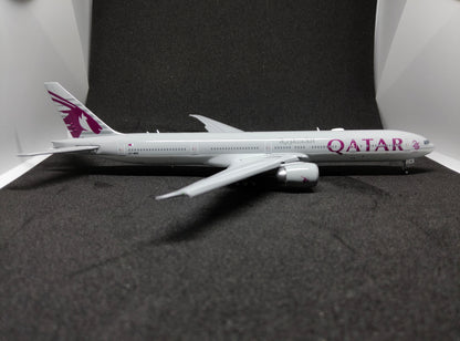 Qatar Airways Boeing 777-300ER A7-BEE (25 Years of Excellence) Flaps Down Version 1/400 Diecast Scale Model JCWings