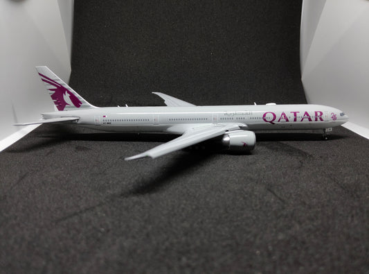 Qatar Airways Boeing 777-300ER A7-BEE (25 Years of Excellence) Flaps Down Version 1/400 Diecast Scale Model JCWings