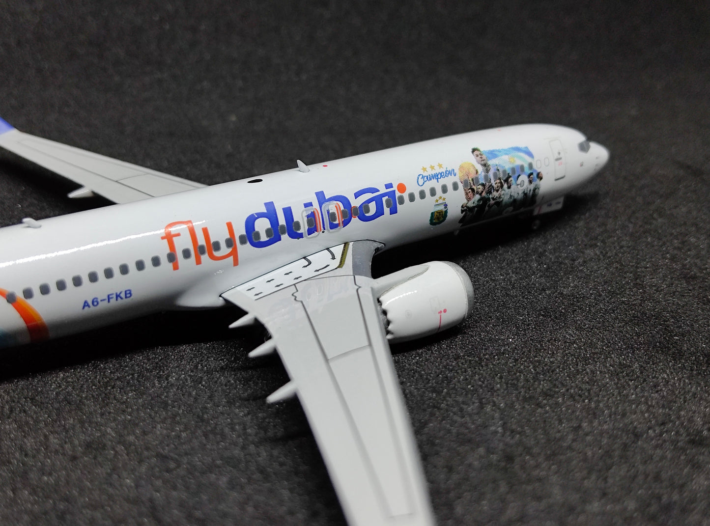 FlyDubai Boeing B737MAX-8 A6-FKB (Argentina Campeón Livery) 1/400 Diecast Scale Model Phoenix