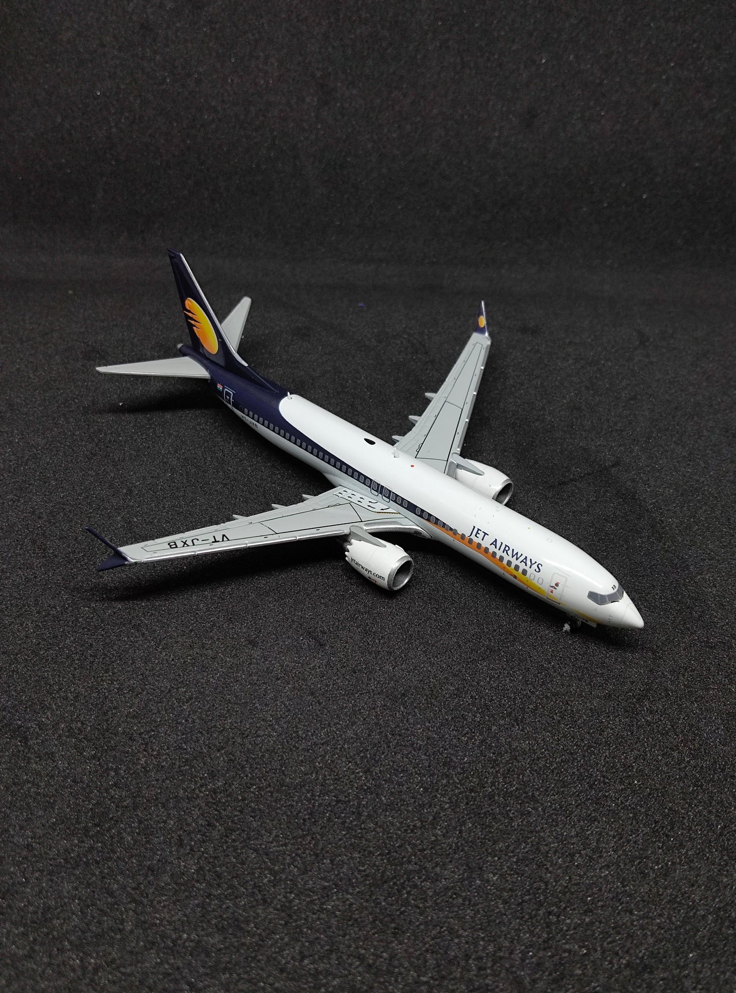 ജെറ്റ് എയർവേസ് ബോയിംഗ് 737 മാക്സ് 1/400 വിടി-ജെഎക്സ്ബി ജെസി വിംഗ്സ് ഡൈകാസ്റ്റ് സ്കെയിൽ മോഡൽ