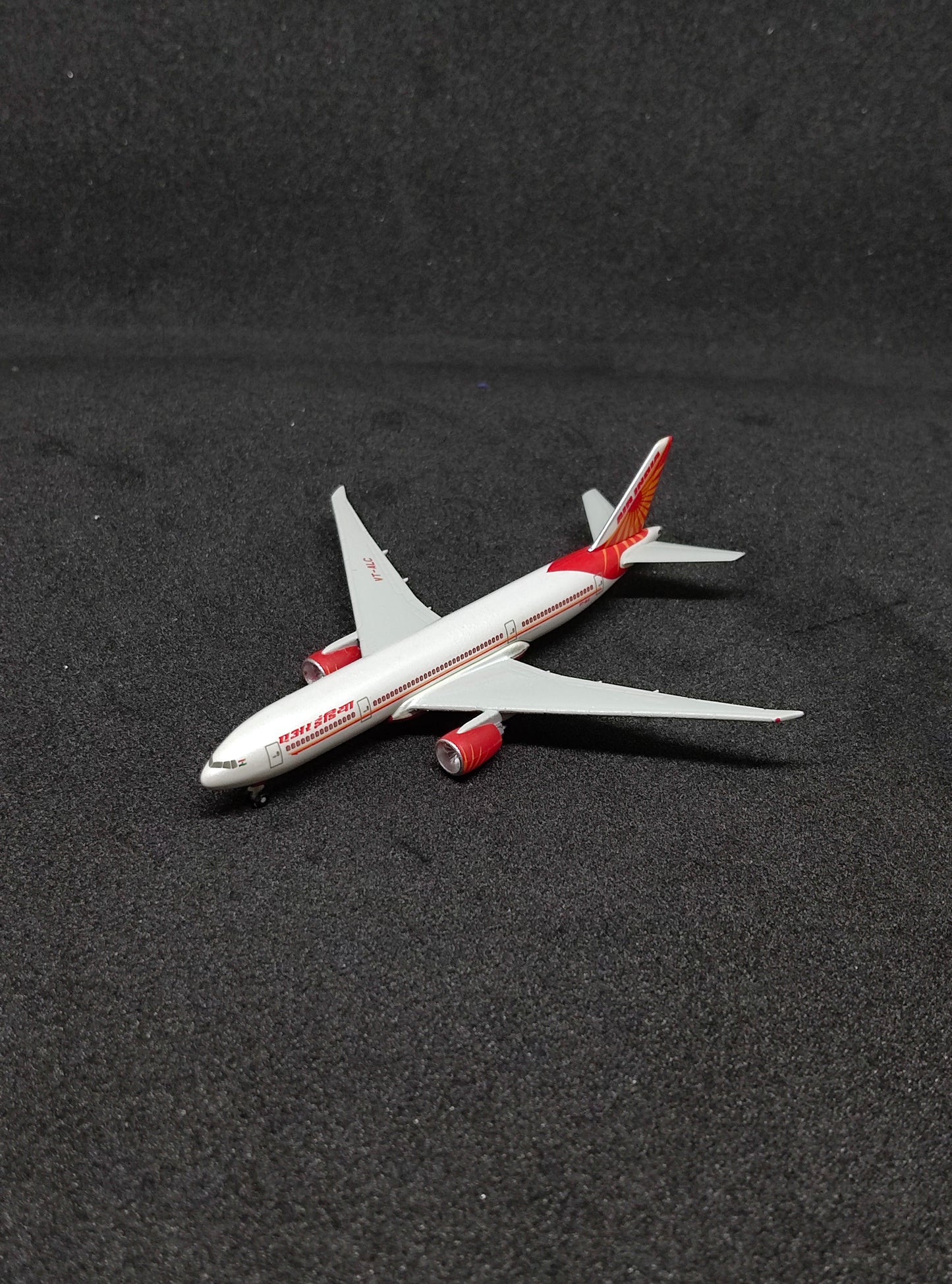 Air India Boeing B777-200LR VT-ALC 1/1000 Diecast Scale Model Hogan Wings