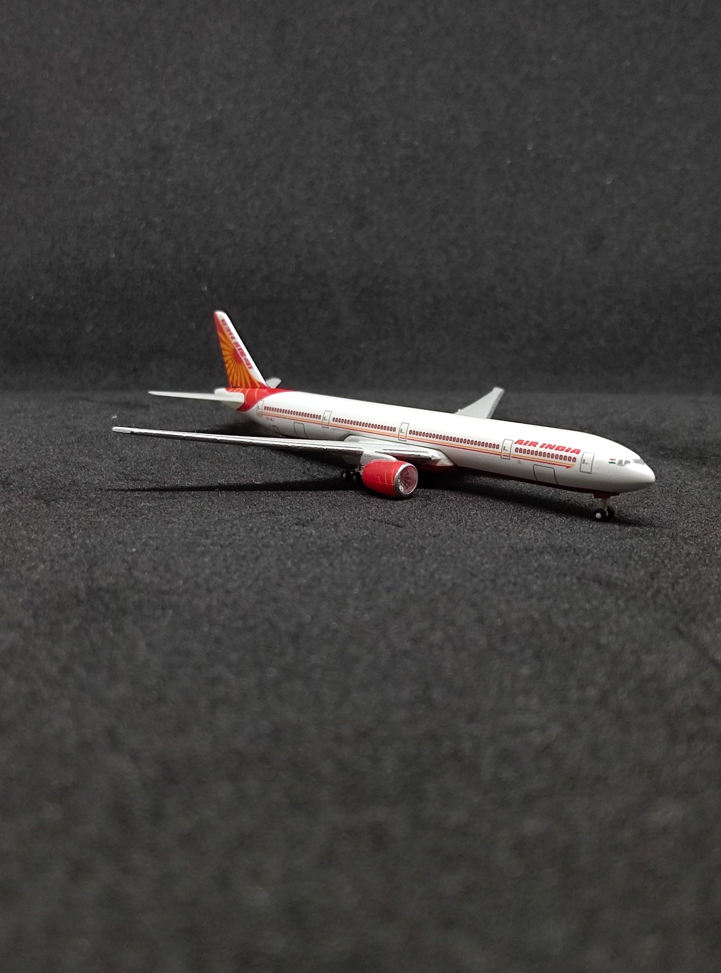 Air India Boeing B777-300ER VT-ALJ 1/1000 Diecast Scale Model Hogan Wings
