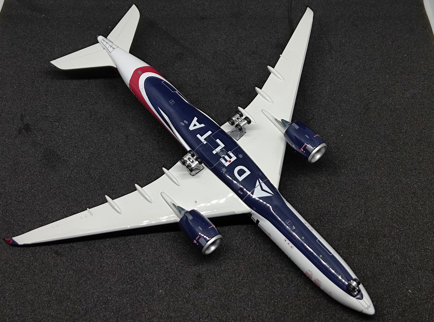 Delta Airlines (Team USA livery) Airbus A350-900 N521DN 1/400 Diecast Scale Model Aviation400 Detachable Landing Gear