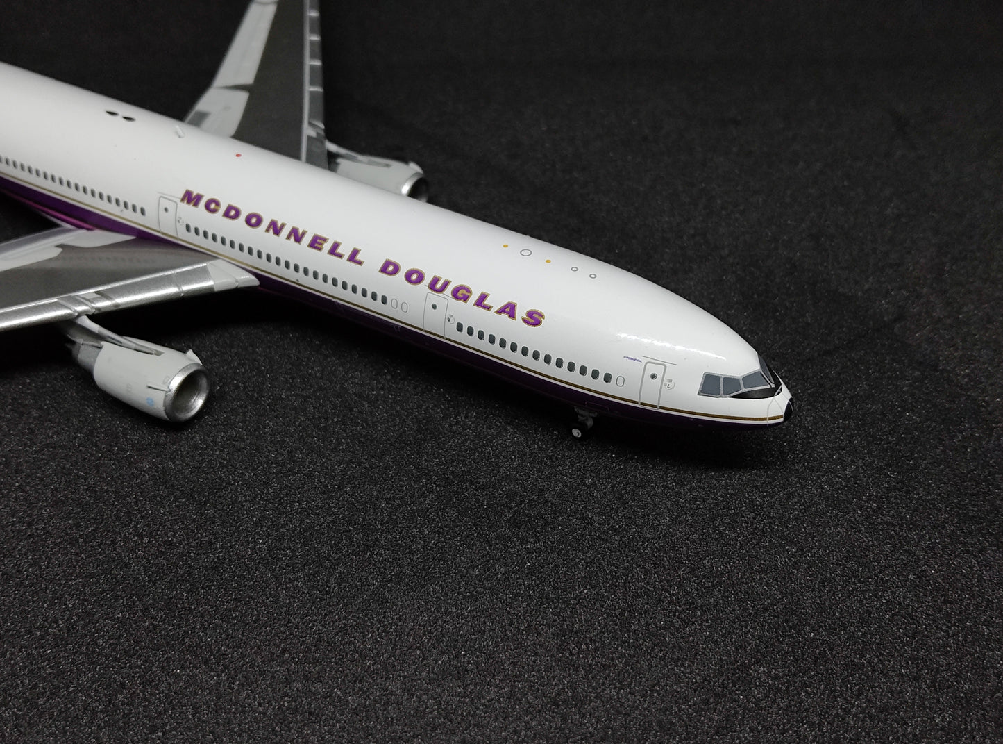 MCDonnell Douglas MD11 N211MD House Livery 1/400 Aircraft Scale Model YYWings
