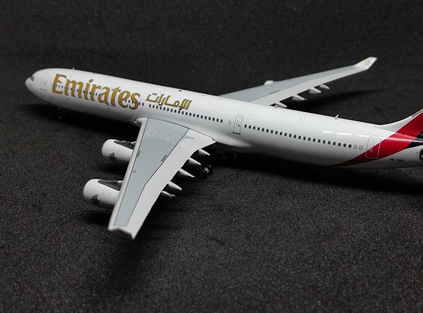 Emirates Airbus A340-300 A6-ERS 1/400 Diecast Model Aviation400