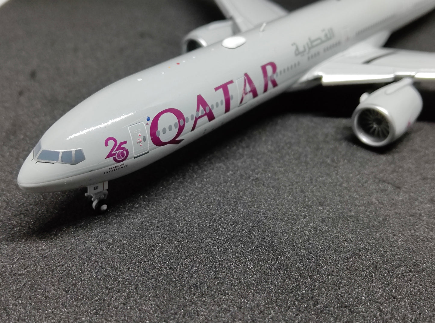 Qatar Airways Boeing 777-300ER A7-BEE (25 Years of Excellence) Flaps Down Version 1/400 Diecast Scale Model JCWings