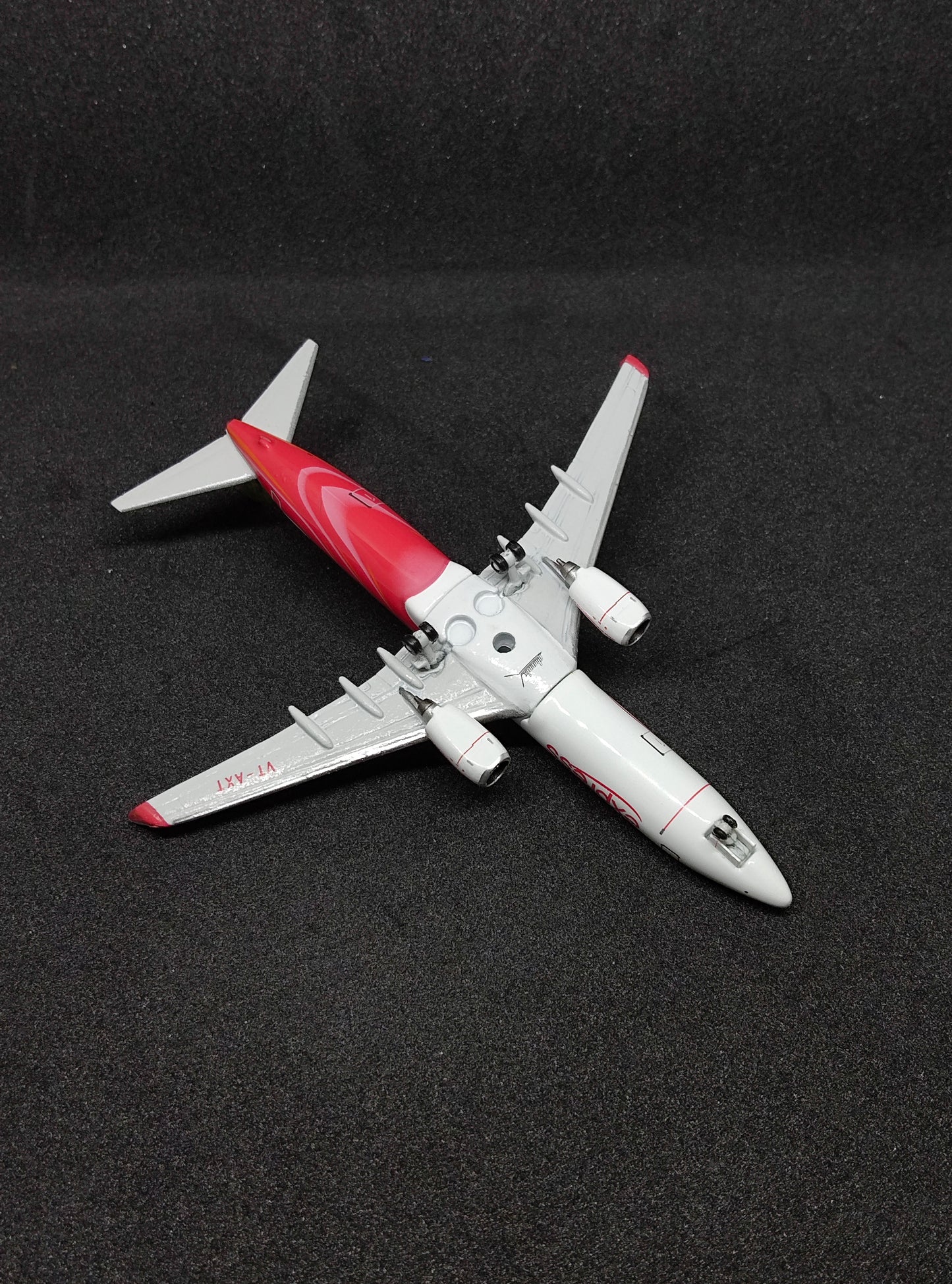 എയർ ഇന്ത്യ എക്സ്പ്രസ് ബോയിംഗ് 737-800 VT-AXT (Stork & Peacock) 1/400 സ്കെയിൽ ഡൈകാസ്റ്റ് മോഡൽ ബ്രാൻഡ് ഫീനിക്സ്