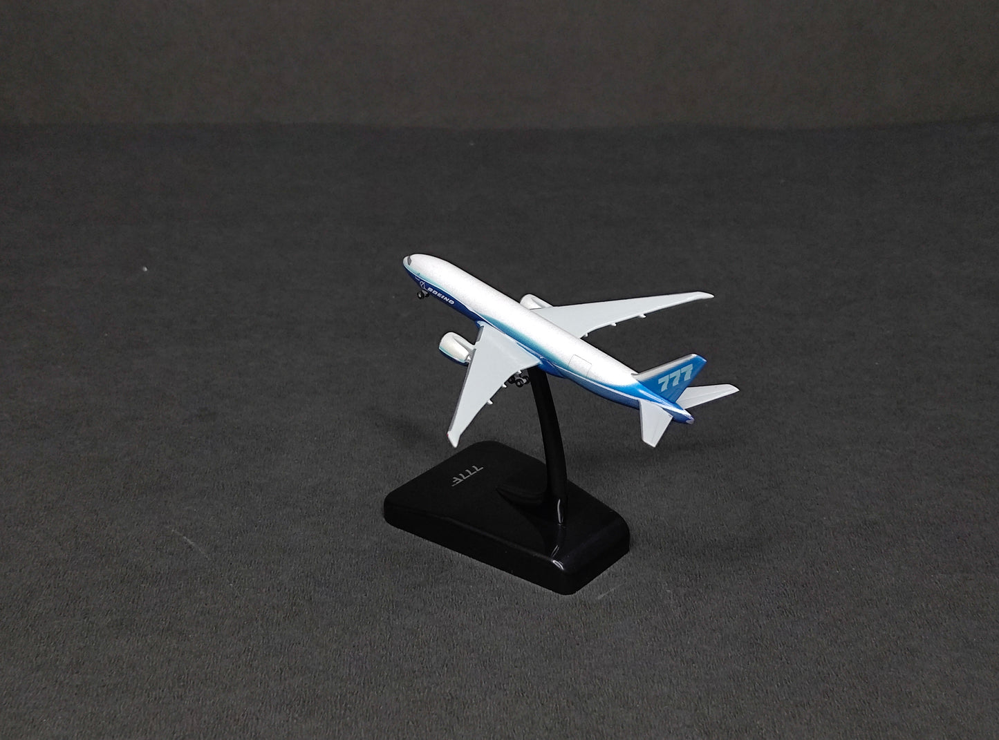 Boeing Company House Colour Boeing B777-200F 1/1000 Diecast Scale Model Hogan Wings