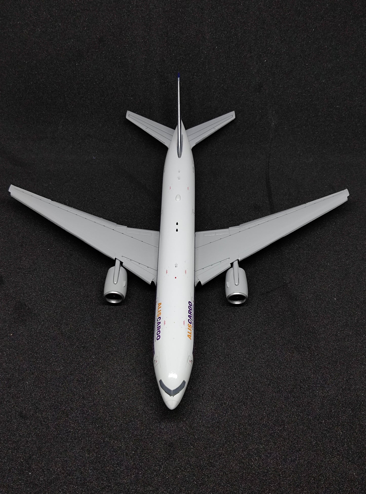 Alis Cargo Boeing B777-200ER EI-GWB 1/400 flaps down version Diecast Scale Model JCWings