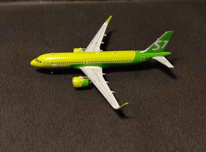 S7 Airlines Airbus A320neo RA-73428 1/400 Diecast Scale Model GeminiJets