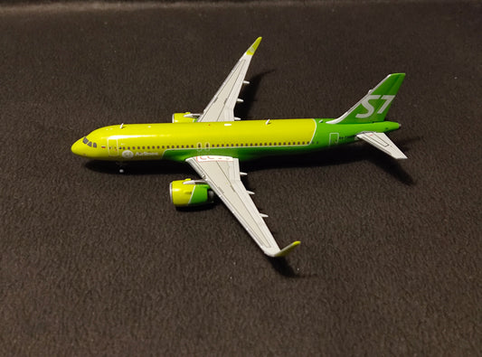 S7 Airlines Airbus A320neo RA-73428 1/400 Diecast Scale Model GeminiJets