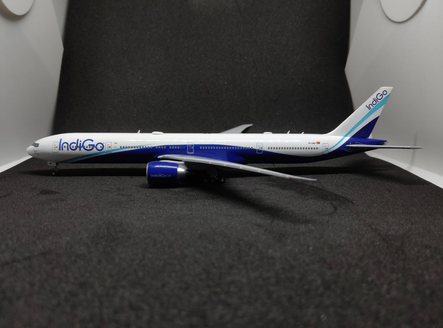 IndiGo Boeing 777-300ER TC-LKD 1/400 Aircraft Scale Model JCWings