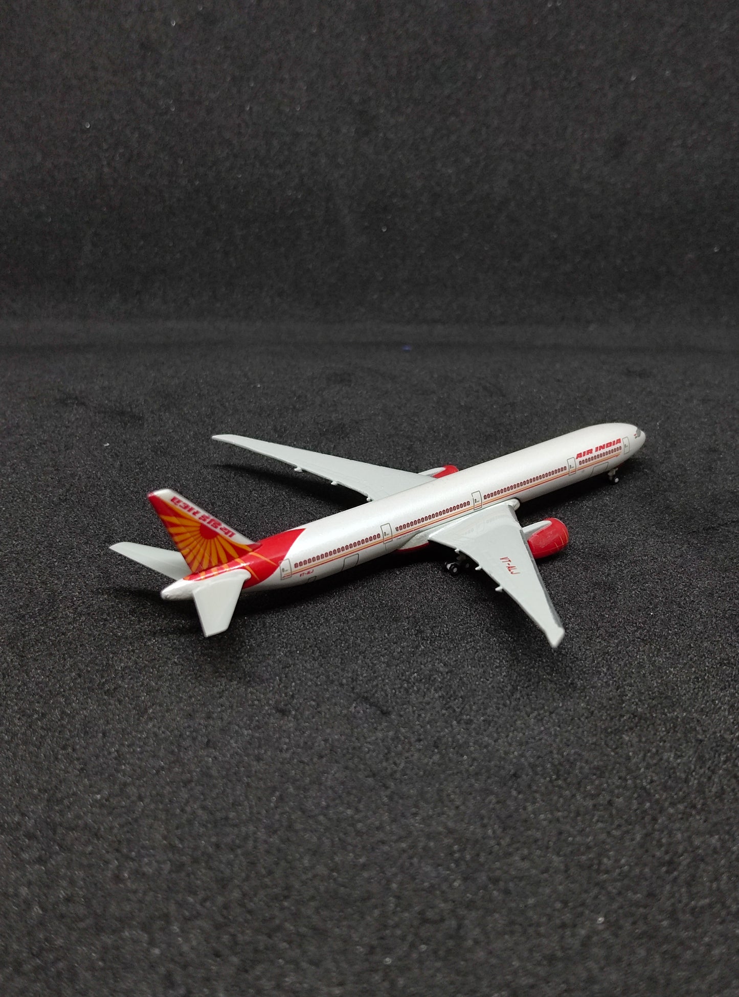 Air India Boeing B777-300ER VT-ALJ 1/1000 Diecast Scale Model Hogan Wings