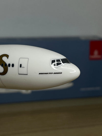 Emirates Boeing 777-300ER A6-ENV 1/200 Snap Fit Scale Model