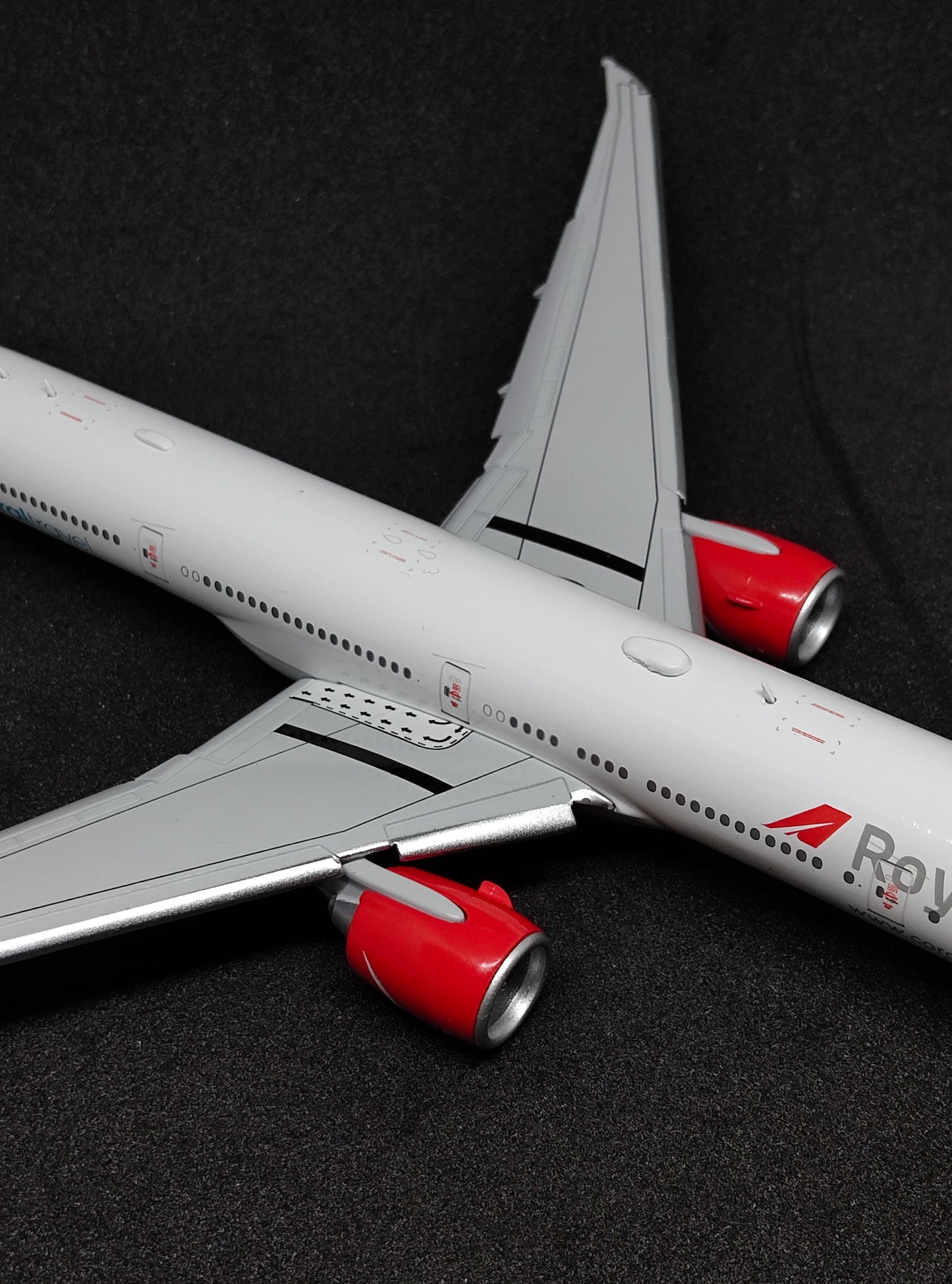 Royal Flight Boeing B777-300ER VP-BGK flaps down version 1/400 Diecast Scale Model JCWings