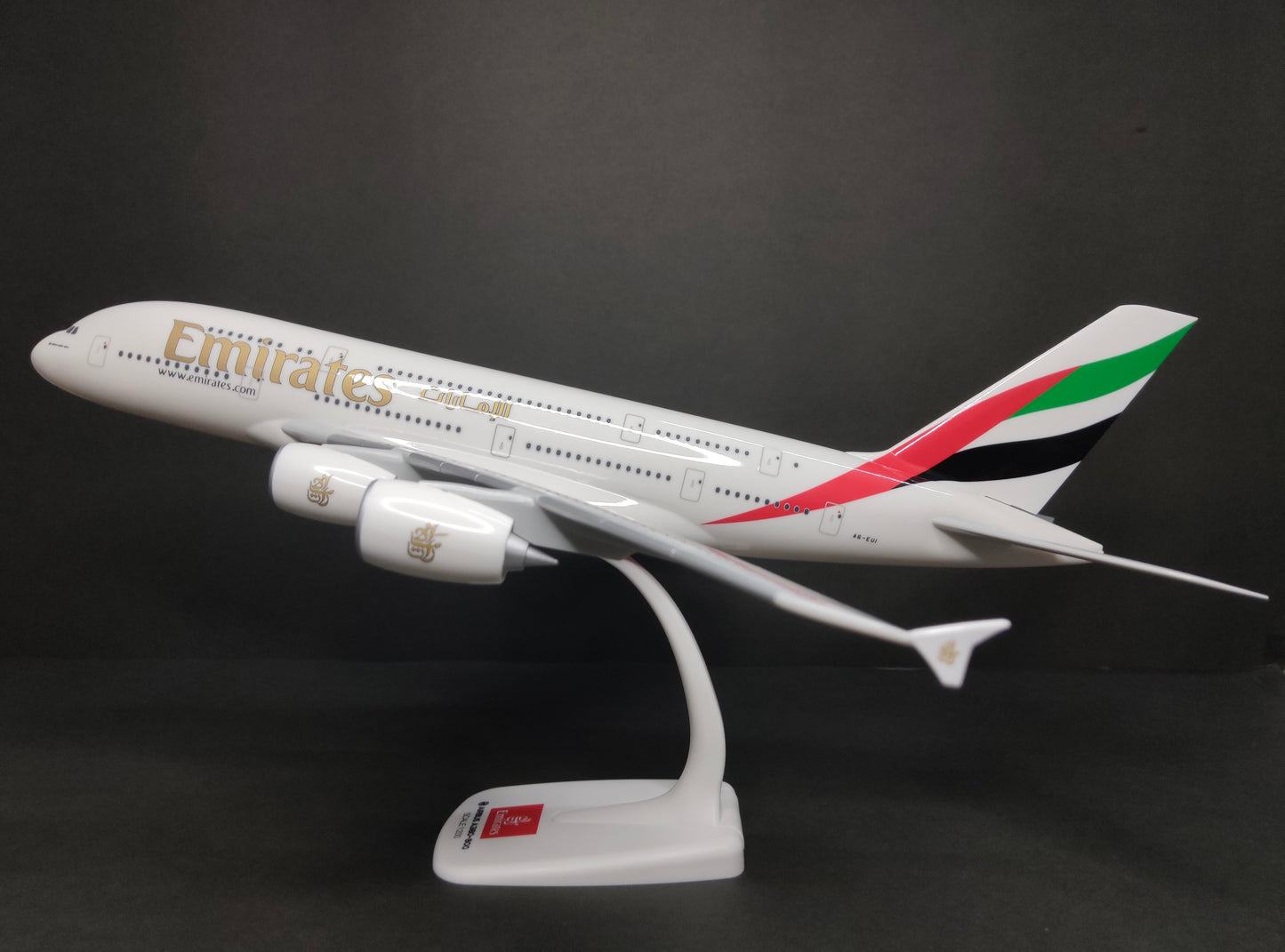 Emirates Airbus A380-800 A6-EUI (Classic Livery) 1/200 Scale Snap Fit Model