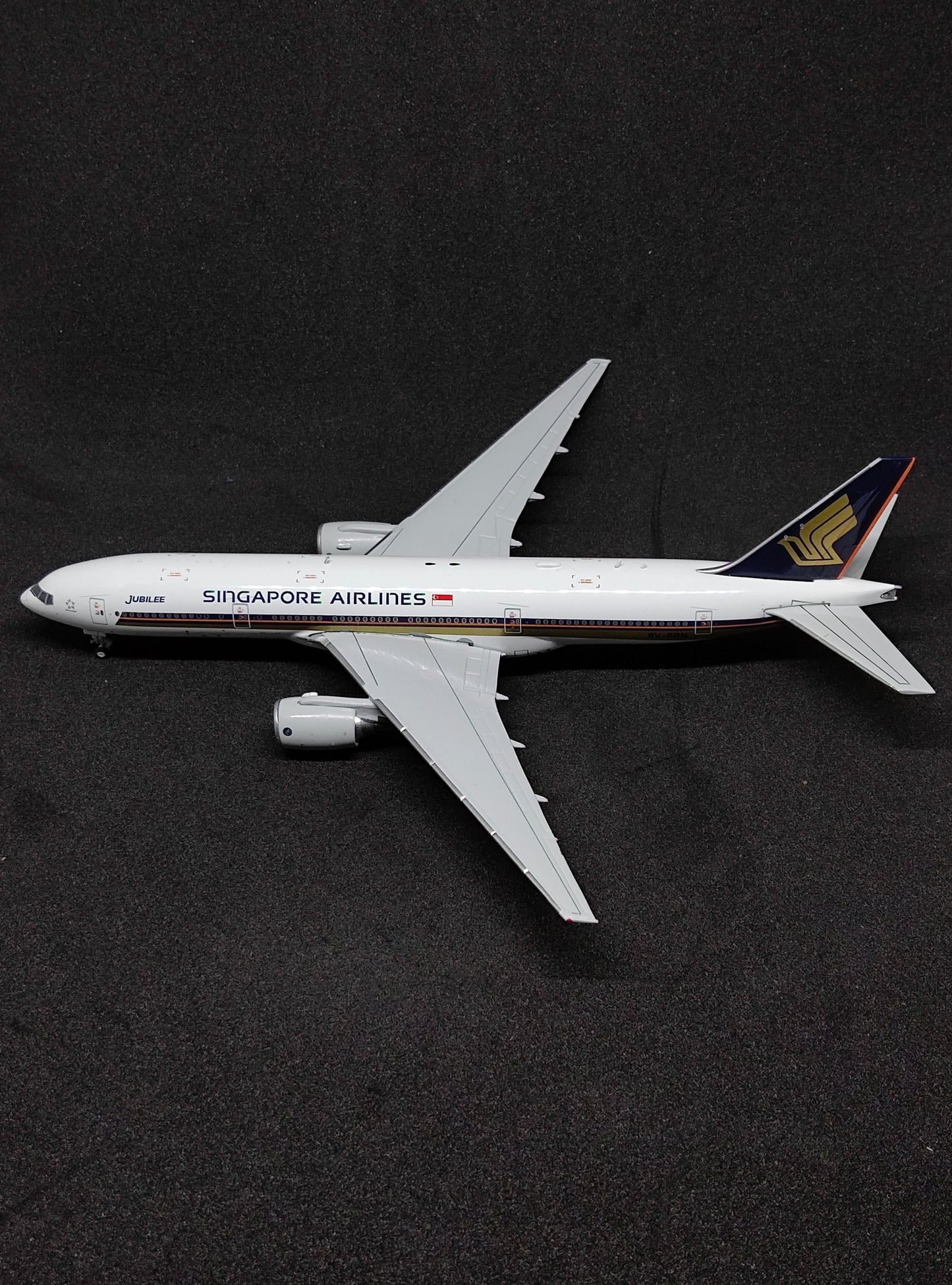 Singapore Airlines Boeing B777-200ER 9V-SRN Diecast Scale Model JCWings