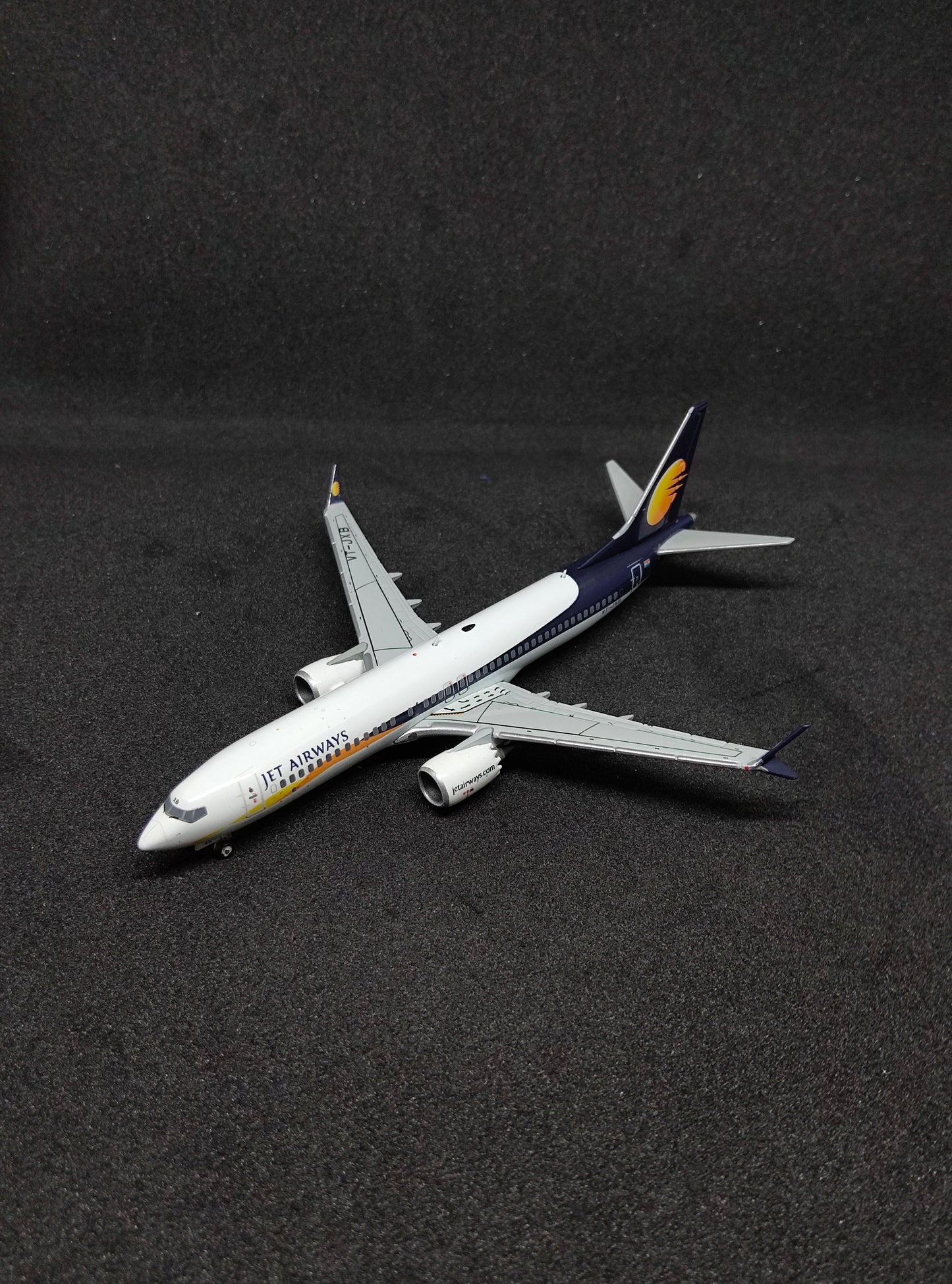 ജെറ്റ് എയർവേസ് ബോയിംഗ് 737 മാക്സ് 1/400 വിടി-ജെഎക്സ്ബി ജെസി വിംഗ്സ് ഡൈകാസ്റ്റ് സ്കെയിൽ മോഡൽ