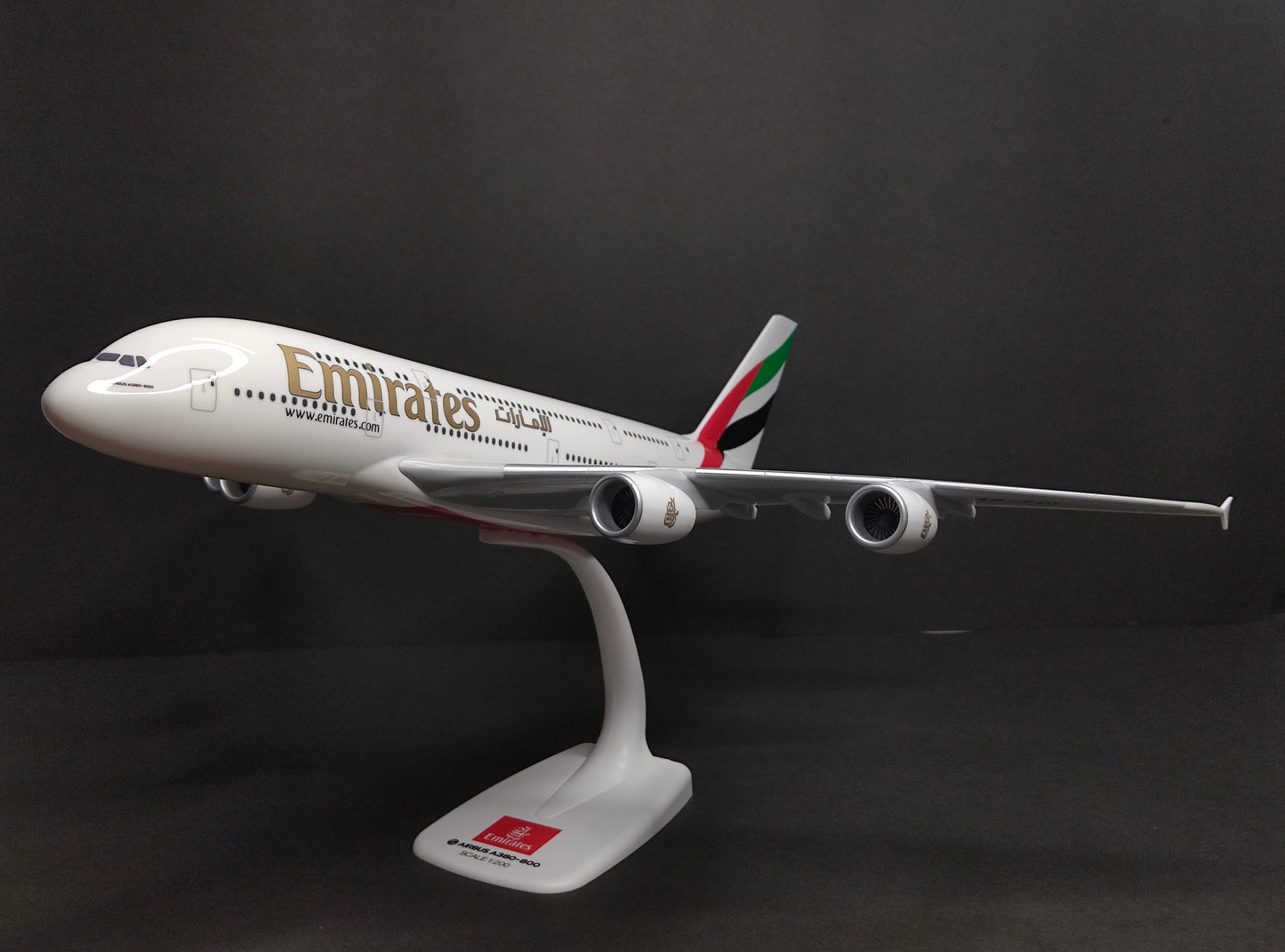 Emirates Airbus A380-800 A6-EUI (Classic Livery) 1/200 Scale Snap Fit Model