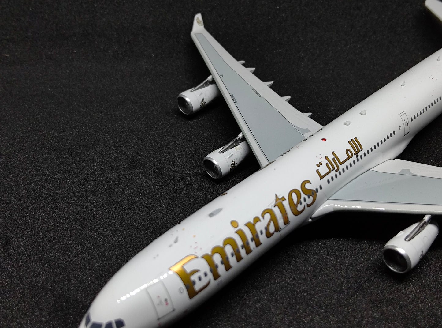 Emirates Airbus A340-300 A6-ERS 1/400 Diecast Model Aviation400