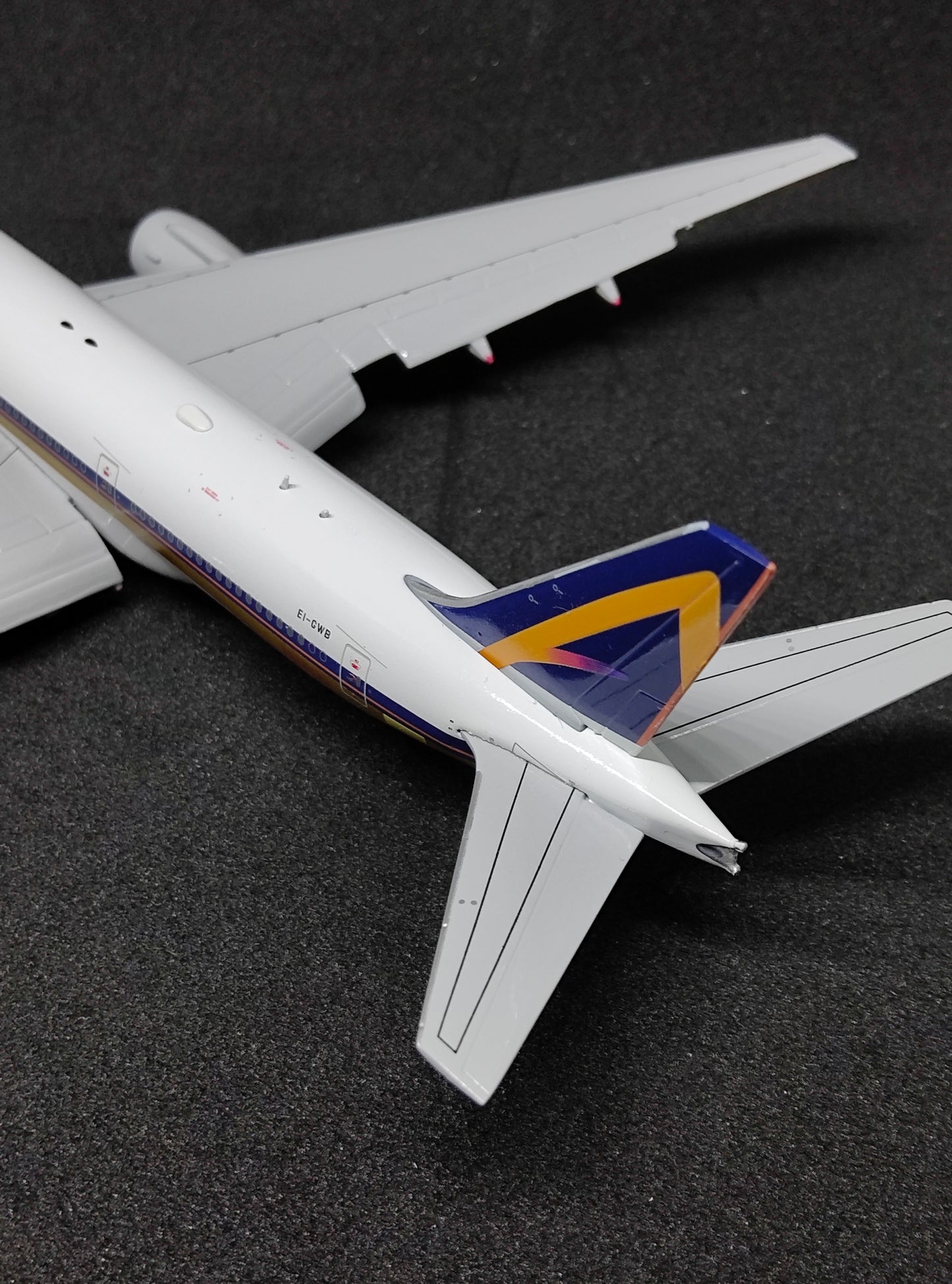 Alis Cargo Boeing B777-200ER EI-GWB 1/400 flaps down version Diecast Scale Model JCWings
