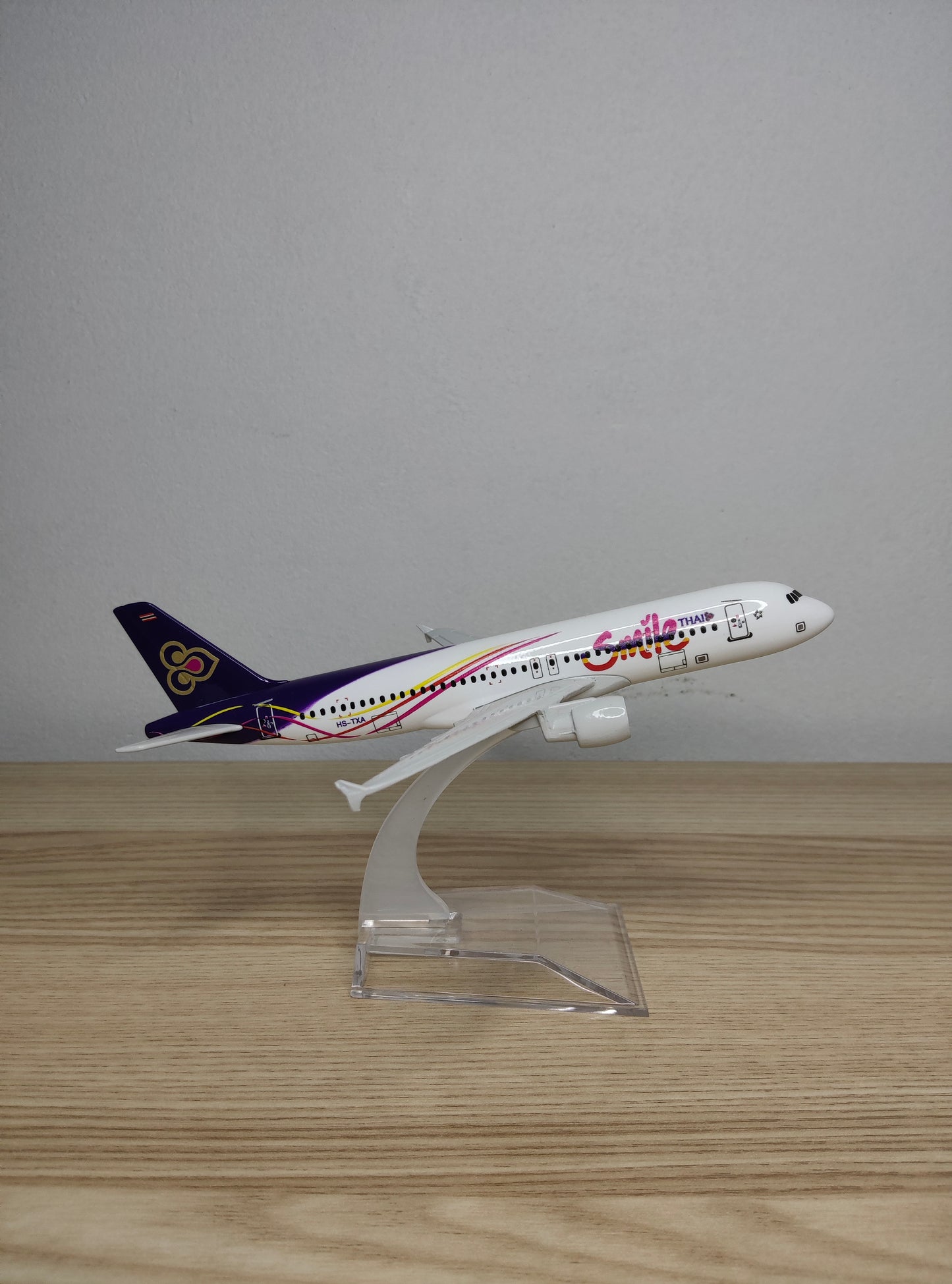 Thai Smile Airbus A320 HS-TXA 16cms Airplane Model